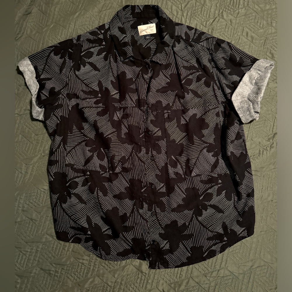 Universal Thread women’s camp shirt